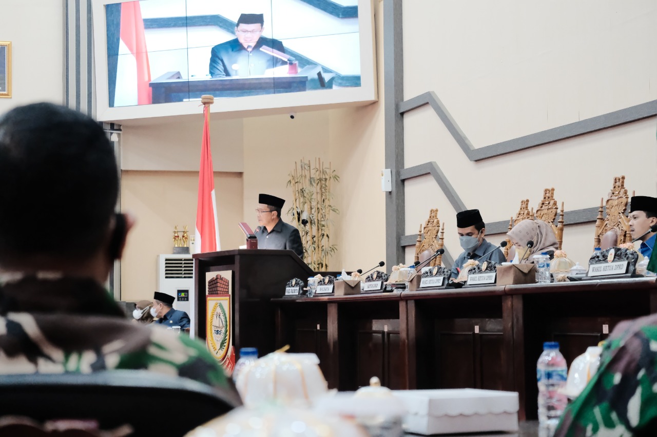 Wali Kota Sampaikan Penjelasan Pengantar Nota Keuangan dan RAPBD 2022 di Paripurna DPRD